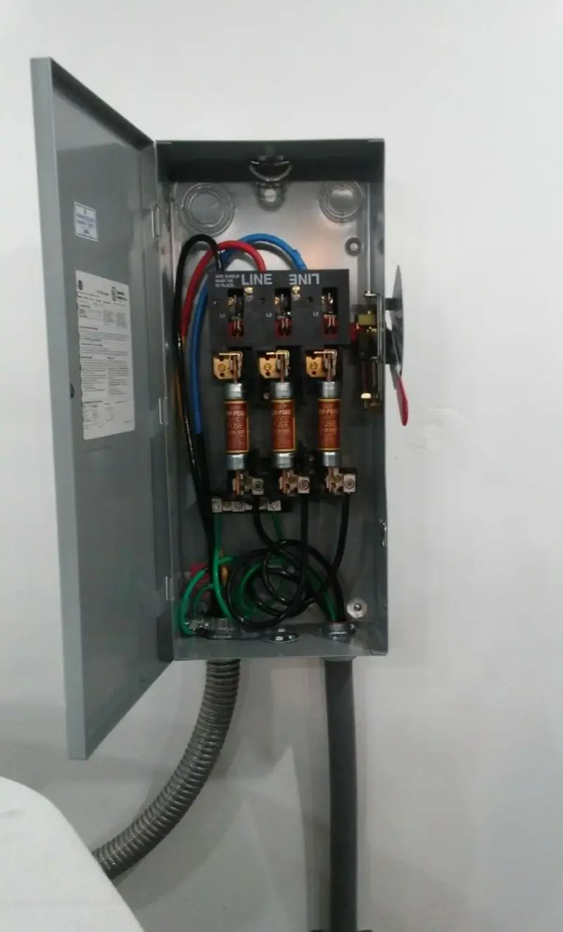 Three-phase disconnect switch installed for Smoke Detector Installation in Farmerville